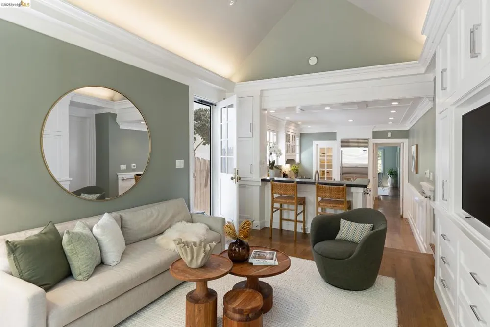 73 Oakmont Ave Piedmont, CA 94610