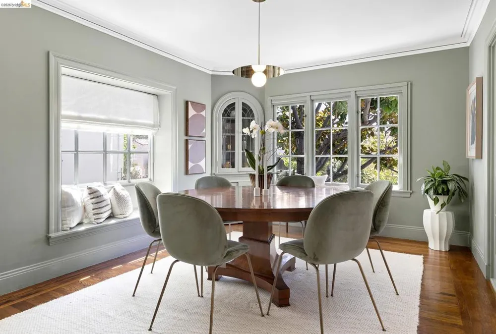 73 Oakmont Ave Piedmont, CA 94610