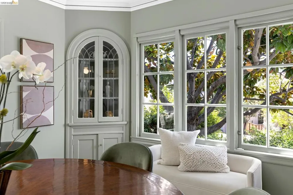 73 Oakmont Ave Piedmont, CA 94610