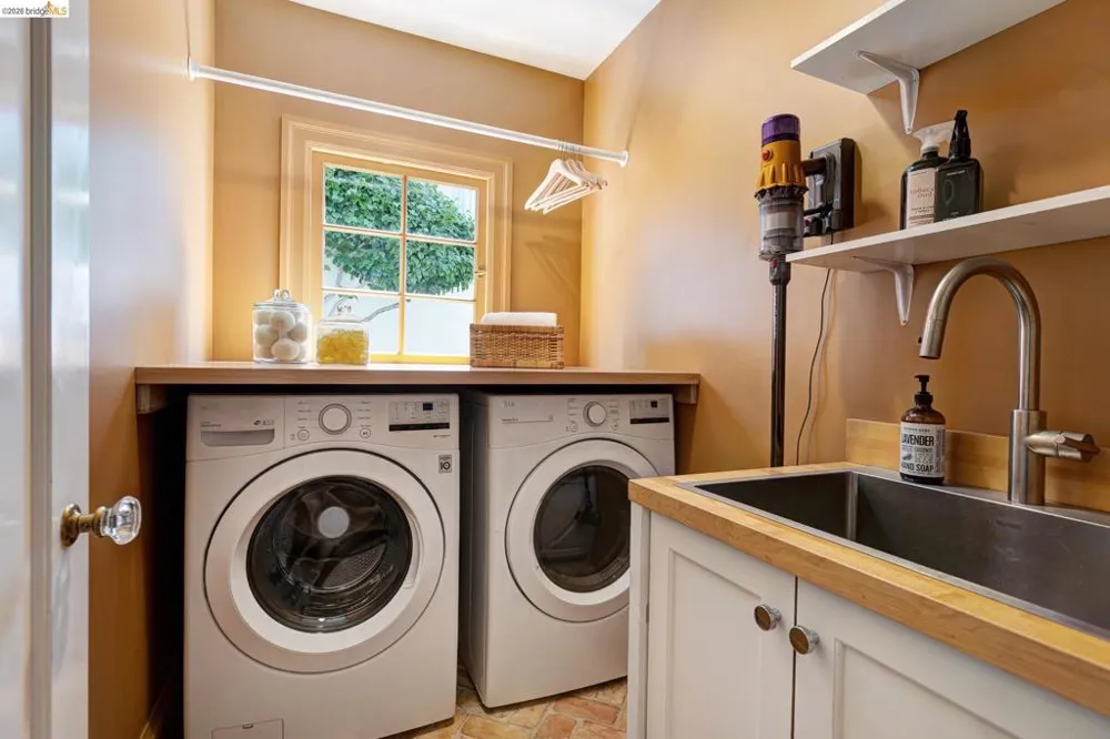 73 Oakmont Ave Piedmont, CA 94610