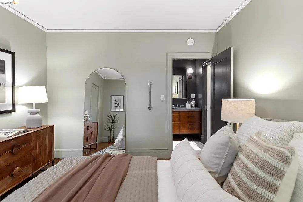 73 Oakmont Ave Piedmont, CA 94610