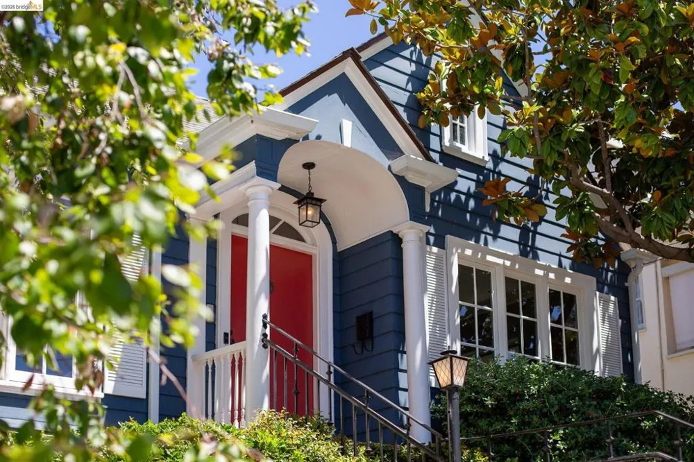 73 Oakmont Ave Piedmont, CA 94610