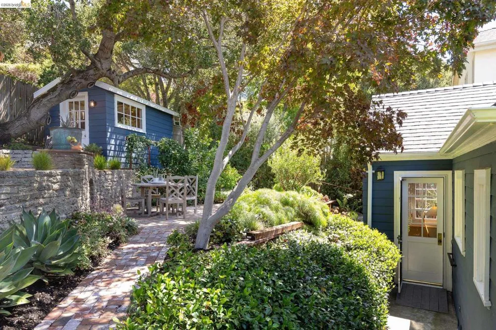 73 Oakmont Ave Piedmont, CA 94610