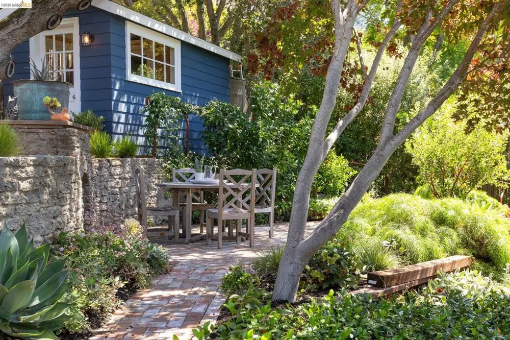 73 Oakmont Ave Piedmont, CA 94610