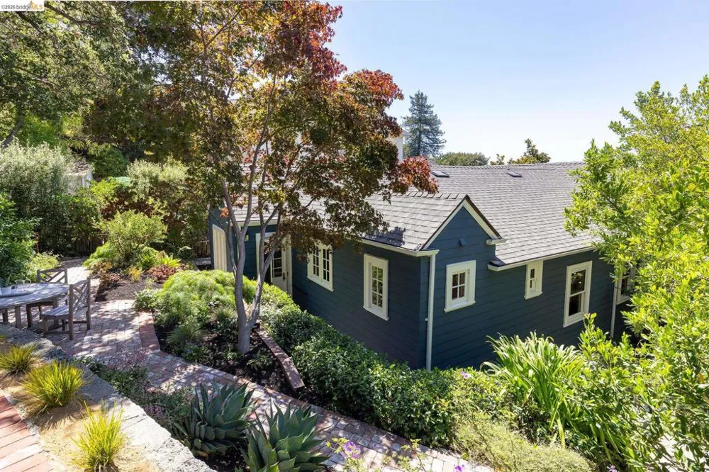 73 Oakmont Ave Piedmont, CA 94610