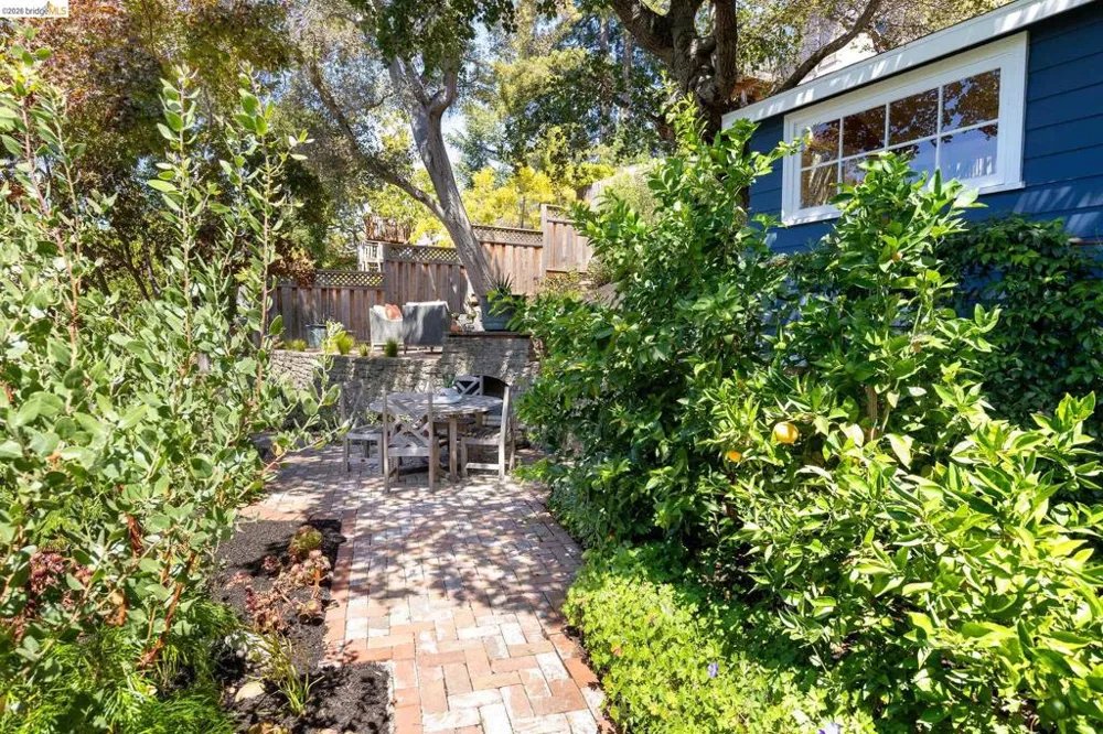73 Oakmont Ave Piedmont, CA 94610