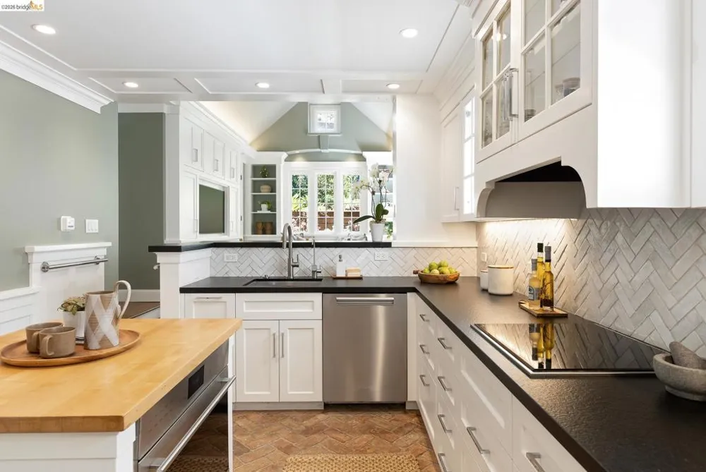 73 Oakmont Ave Piedmont, CA 94610