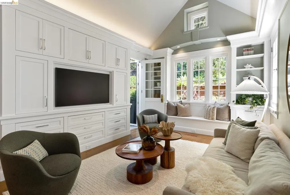 73 Oakmont Ave Piedmont, CA 94610