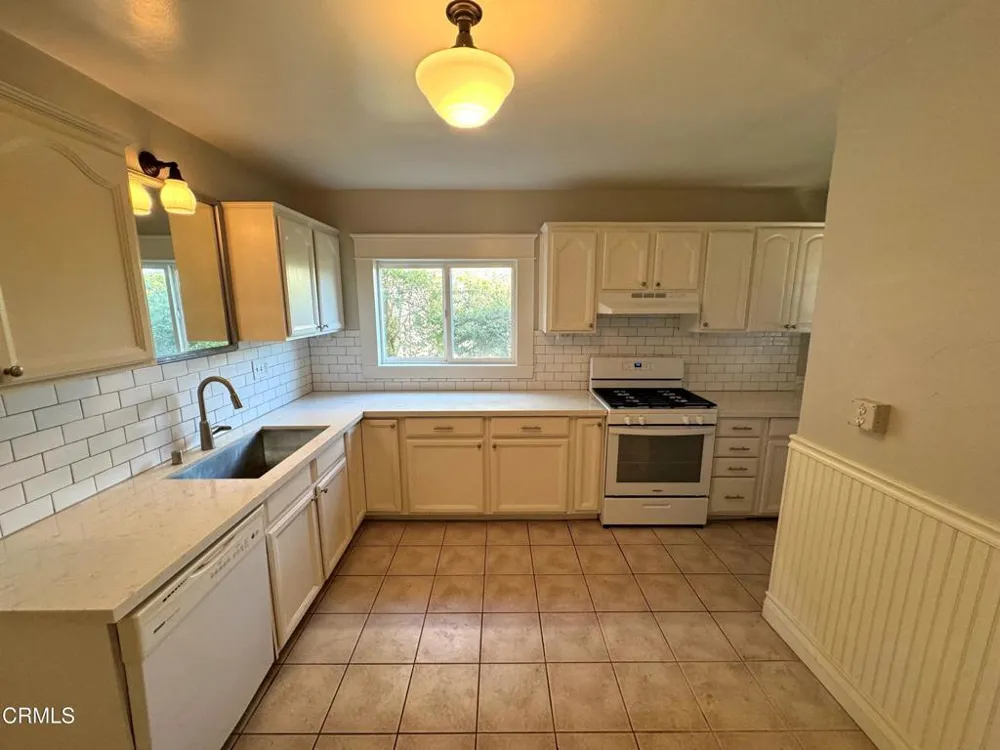 916 Poli Street Ventura, CA 93001