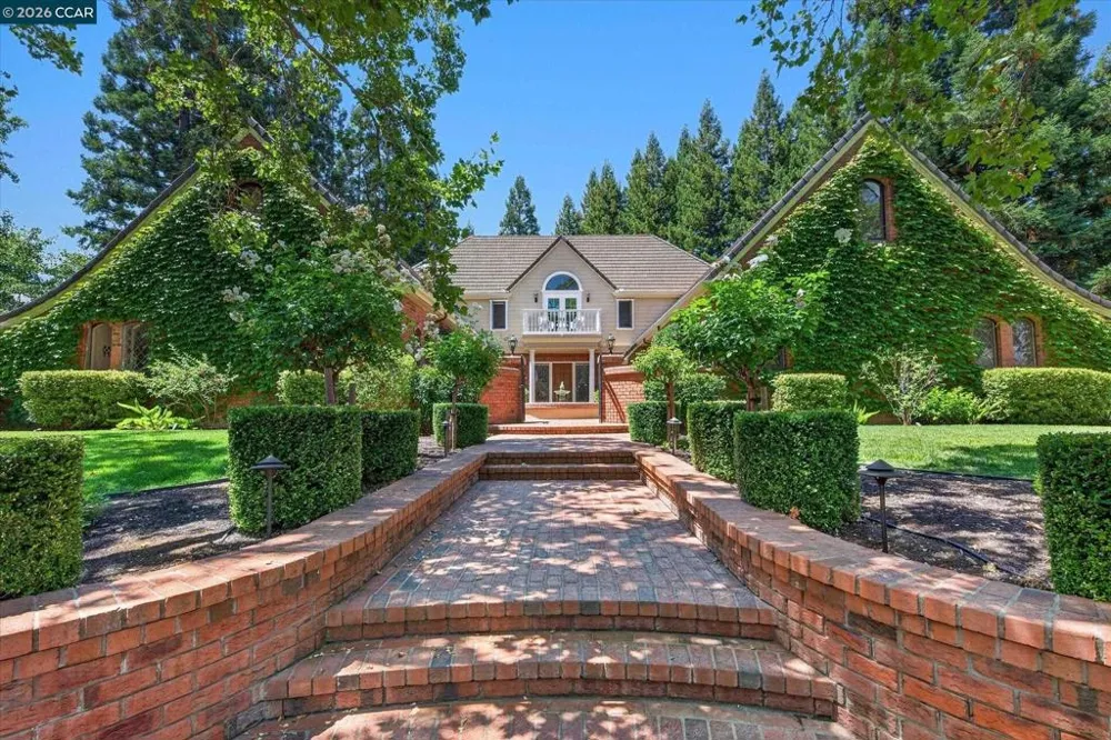 114 Pepperwood Ct Danville, CA 94506