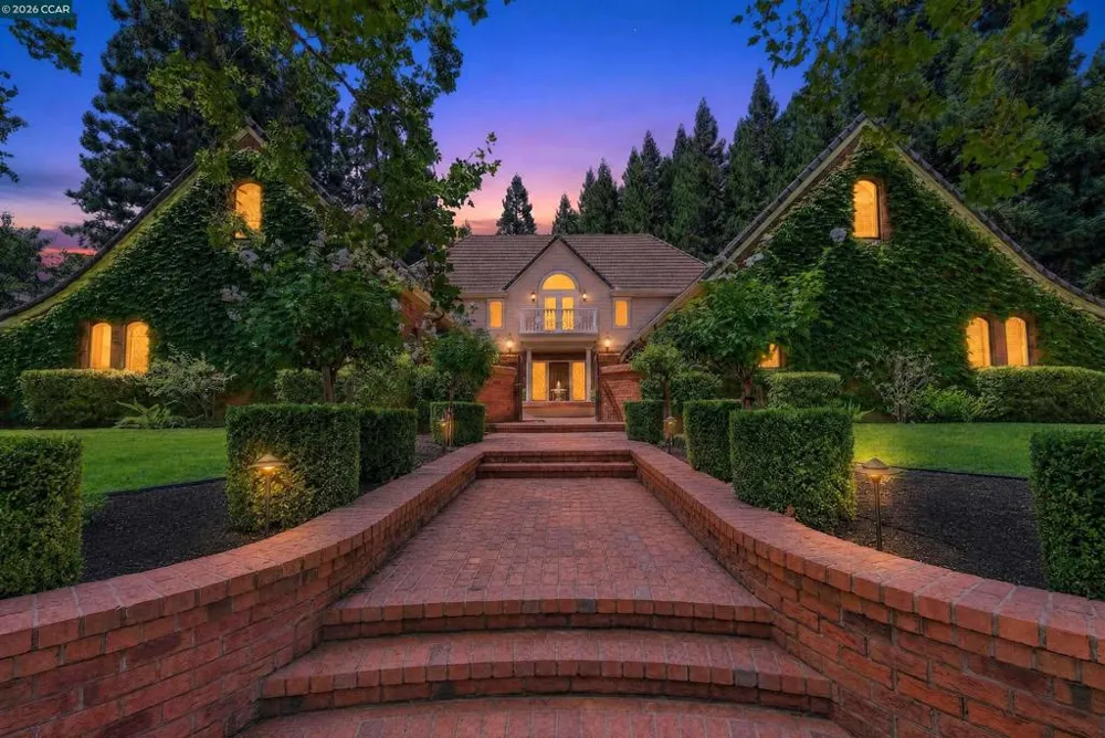 114 Pepperwood Ct Danville, CA 94506