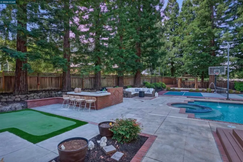 114 Pepperwood Ct Danville, CA 94506