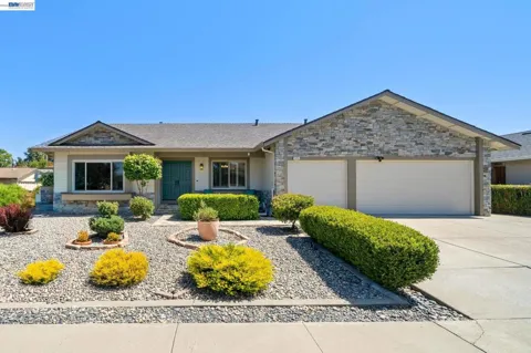 3230 Curtis Cir