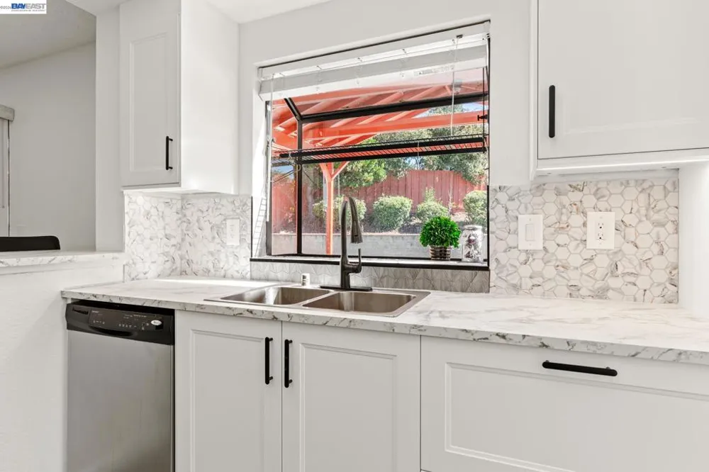 3724 Greenhills Ave Castro Valley, CA 94546