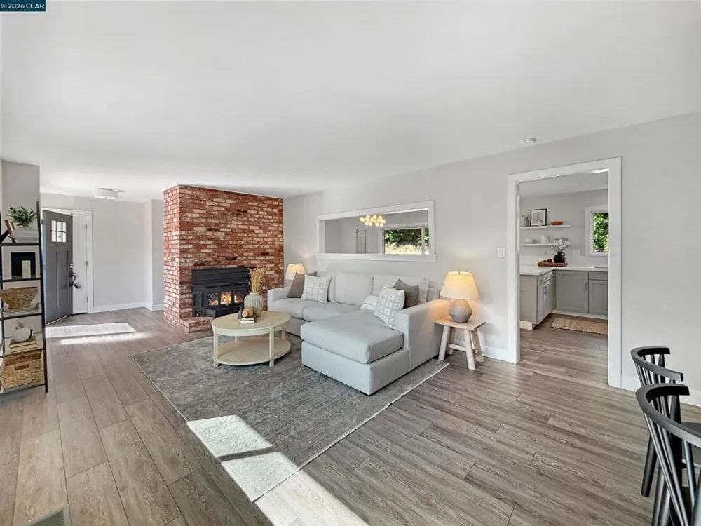 8 Cherry Hills Ct Lafayette, CA 94549