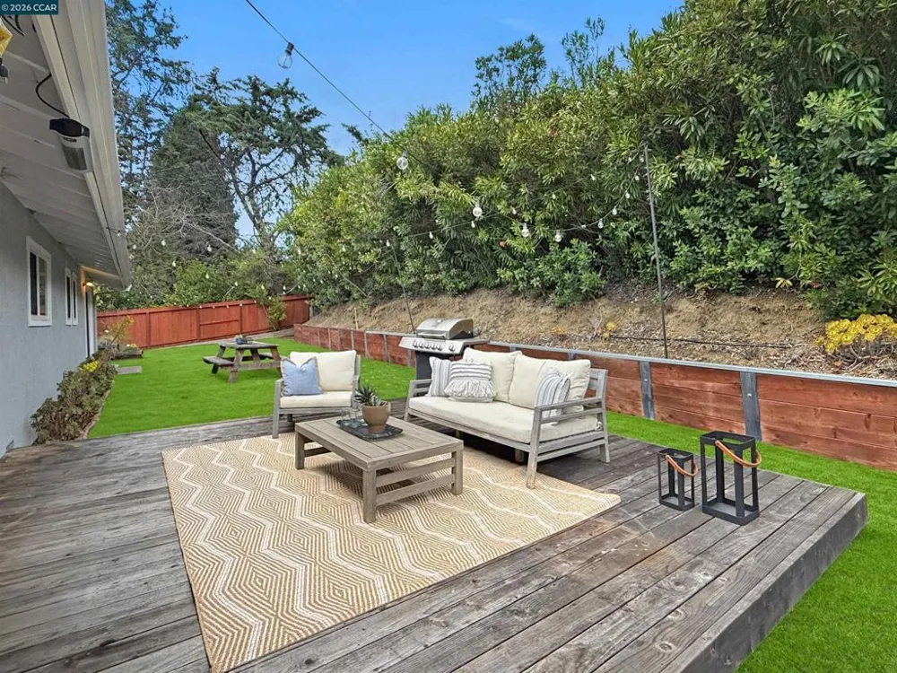 8 Cherry Hills Ct Lafayette, CA 94549