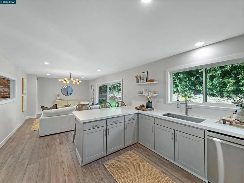 8 Cherry Hills Ct Lafayette, CA 94549