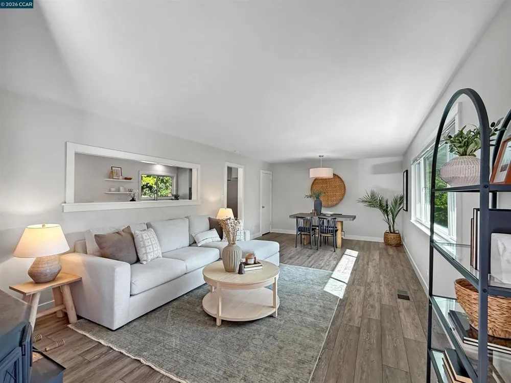 8 Cherry Hills Ct Lafayette, CA 94549