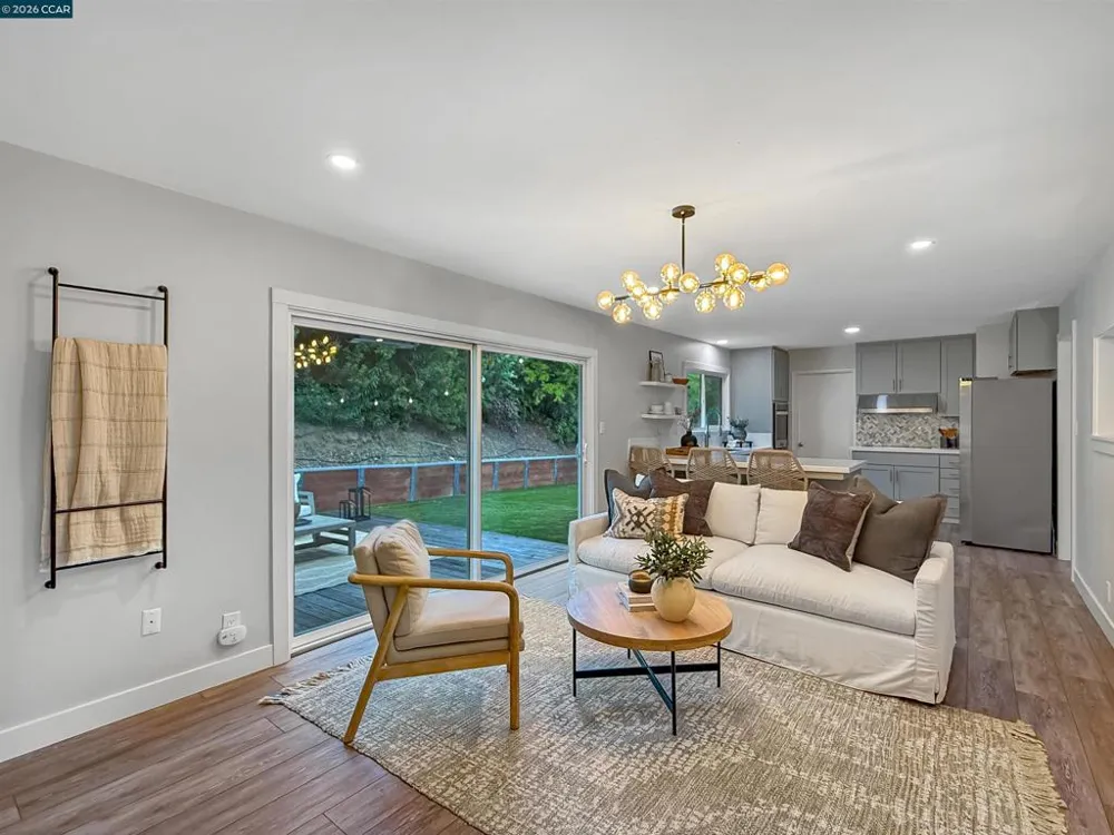 8 Cherry Hills Ct Lafayette, CA 94549