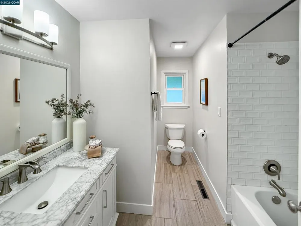 8 Cherry Hills Ct Lafayette, CA 94549