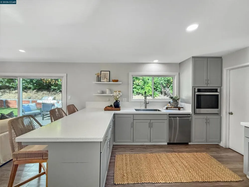 8 Cherry Hills Ct Lafayette, CA 94549