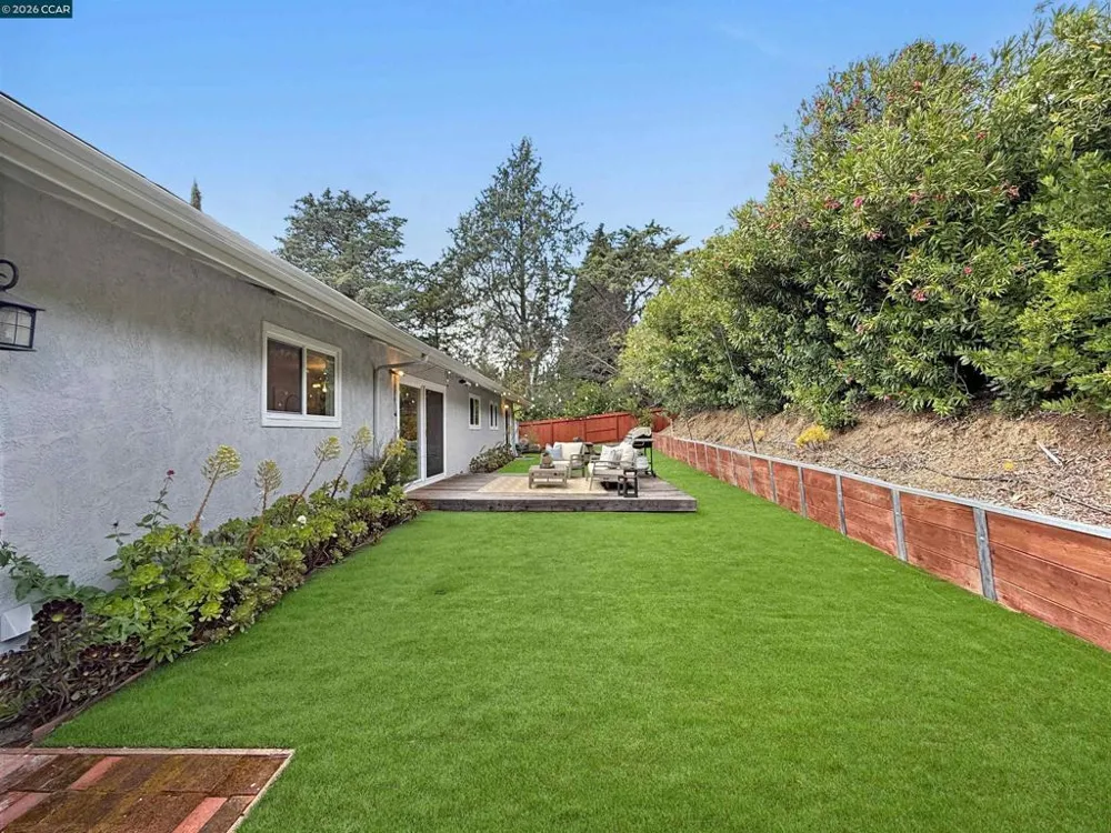 8 Cherry Hills Ct Lafayette, CA 94549