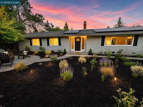 8 Cherry Hills Ct