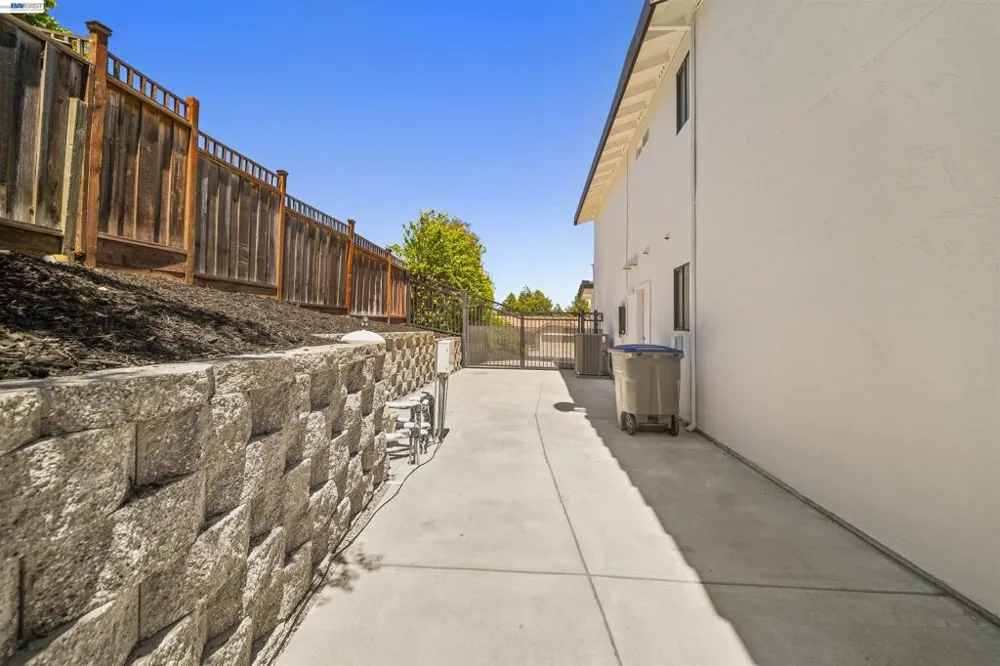 7966 Iglesia Dr Dublin, CA 94568