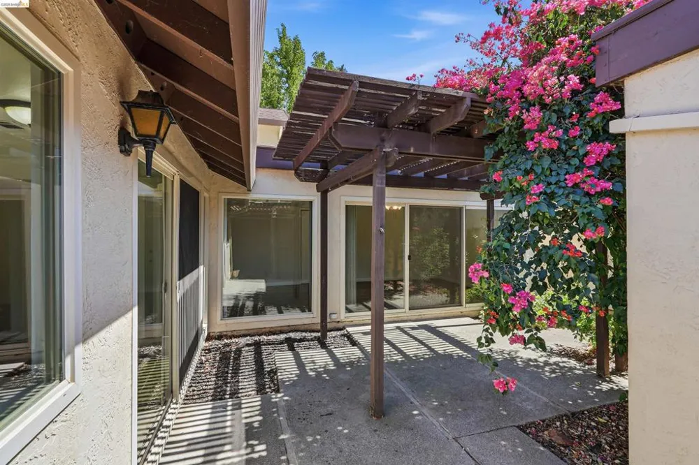 315 Creekview Ct Vacaville, CA 95688