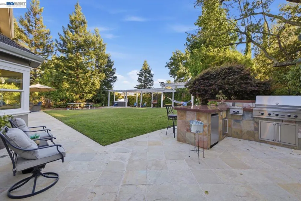 934 Wilmington Way Redwood City, CA 94062