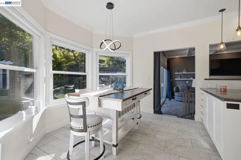 934 Wilmington Way Redwood City, CA 94062