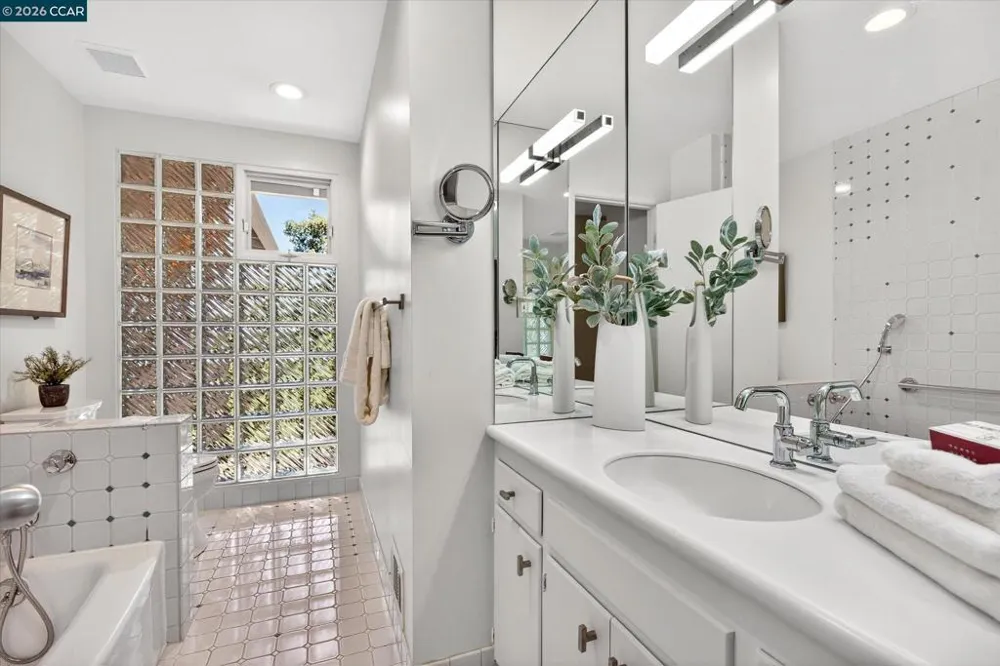 43 Monte Vista Rd Orinda, CA 94563