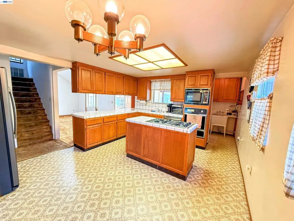 2241 W Avenue 135Th San Leandro, CA 94577