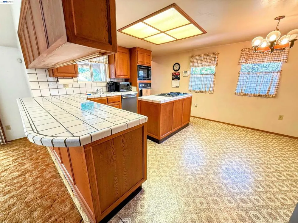 2241 W Avenue 135Th San Leandro, CA 94577
