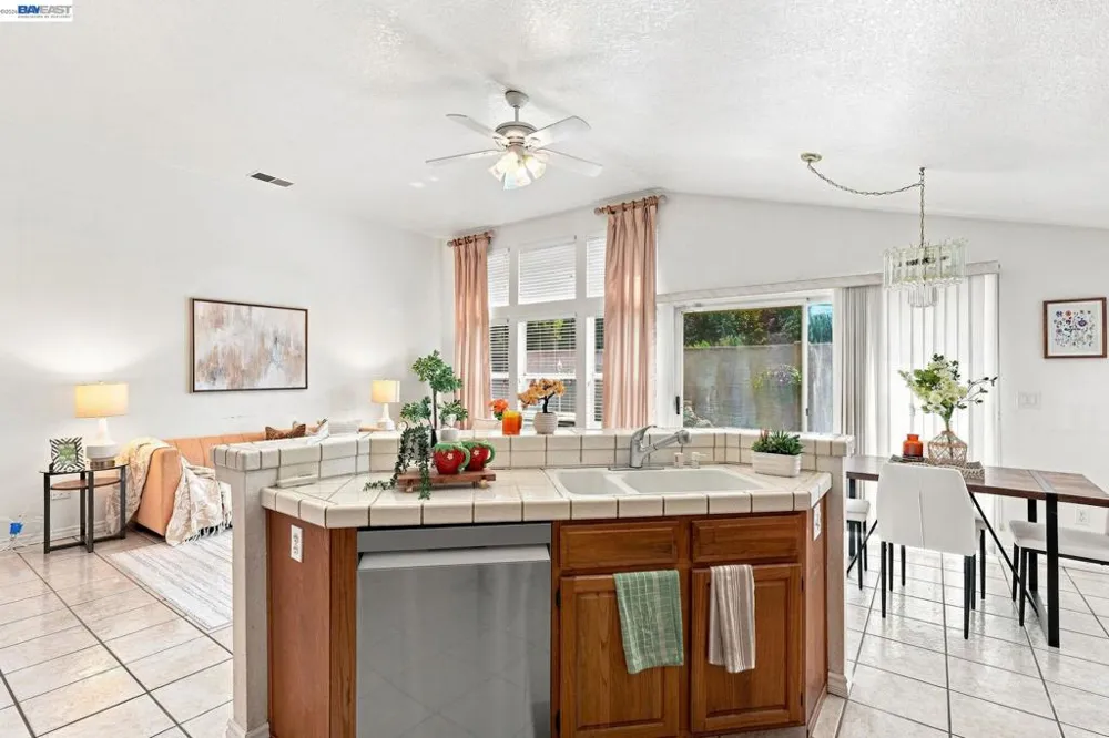 1520 Deer Run Ln Tracy, CA 95376