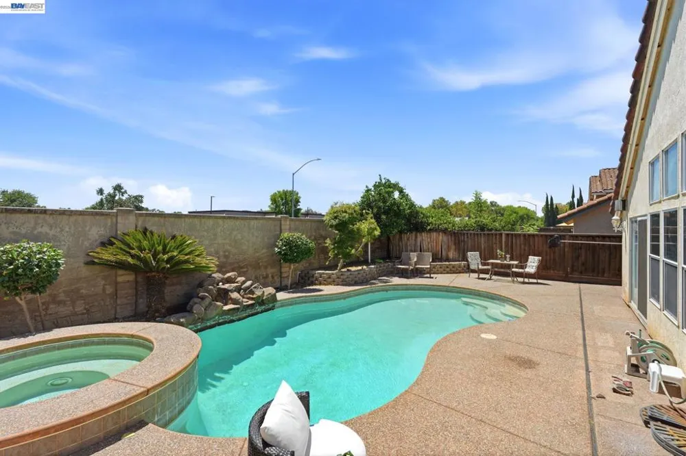 1520 Deer Run Ln Tracy, CA 95376