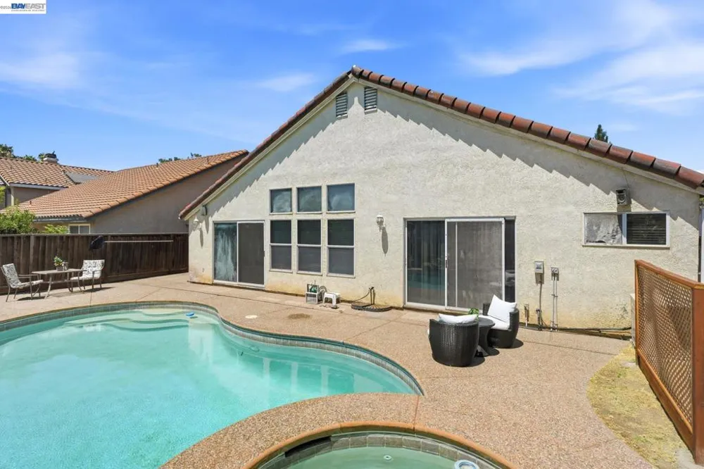 1520 Deer Run Ln Tracy, CA 95376