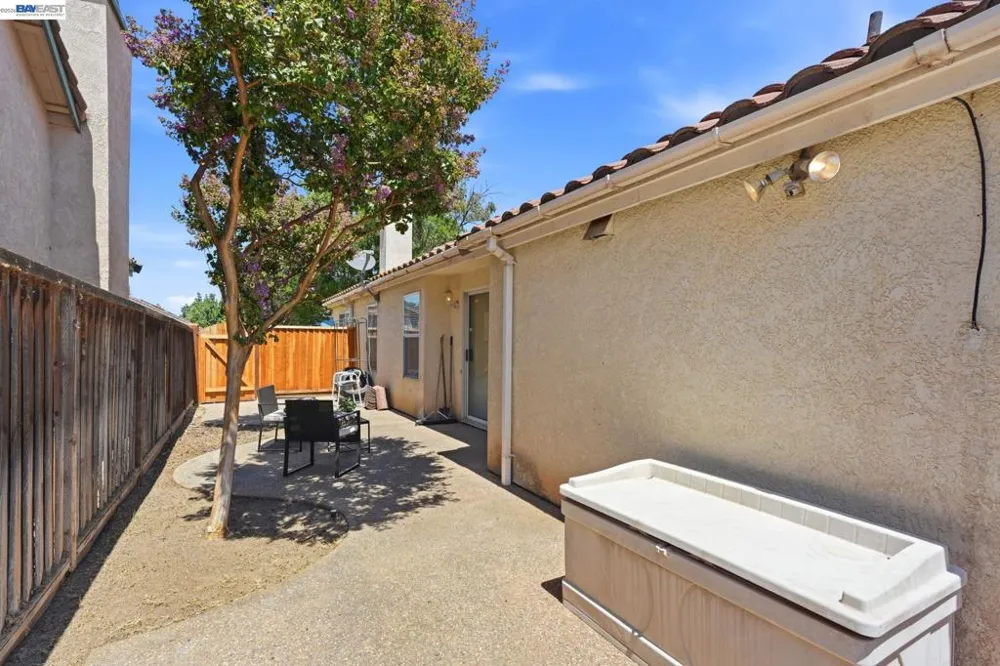 1520 Deer Run Ln Tracy, CA 95376