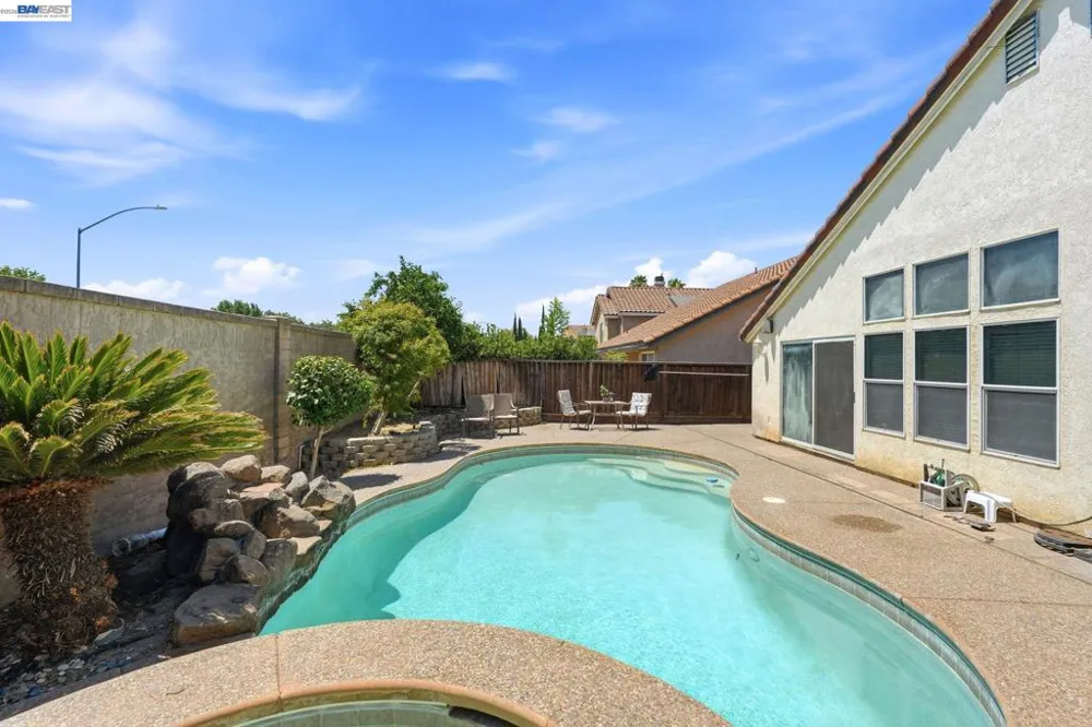 1520 Deer Run Ln Tracy, CA 95376