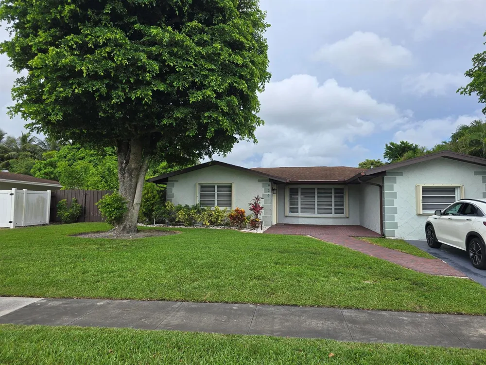 939 HIBISCUS DRIVE Royal Palm Beach, FL 33411