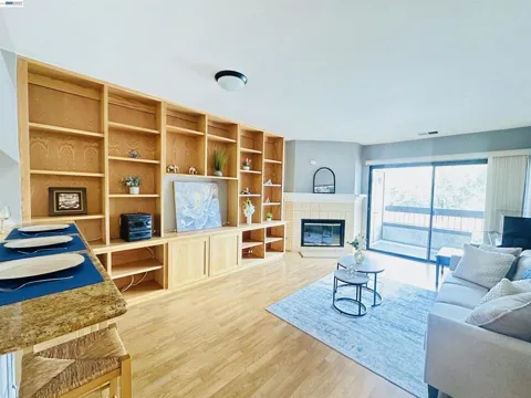 320 Villa Way