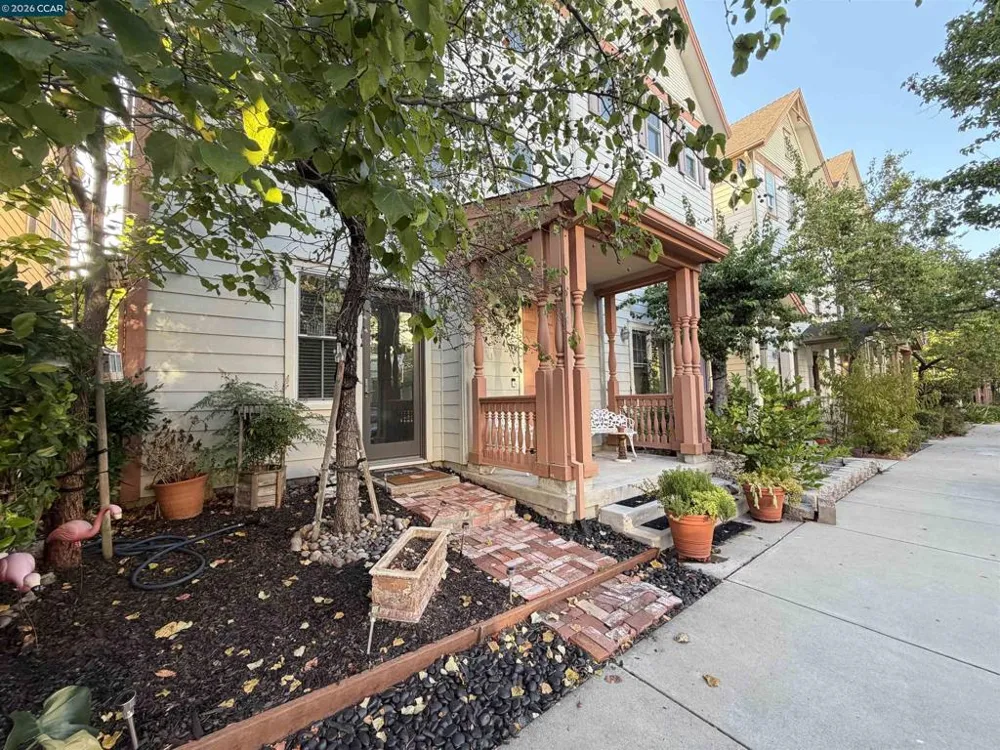 2147 Tsushima St Hercules, CA 94547