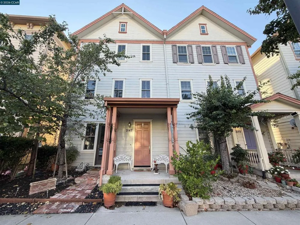2147 Tsushima St Hercules, CA 94547