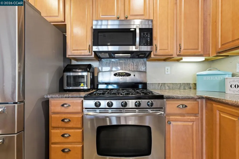 2147 Tsushima St Hercules, CA 94547