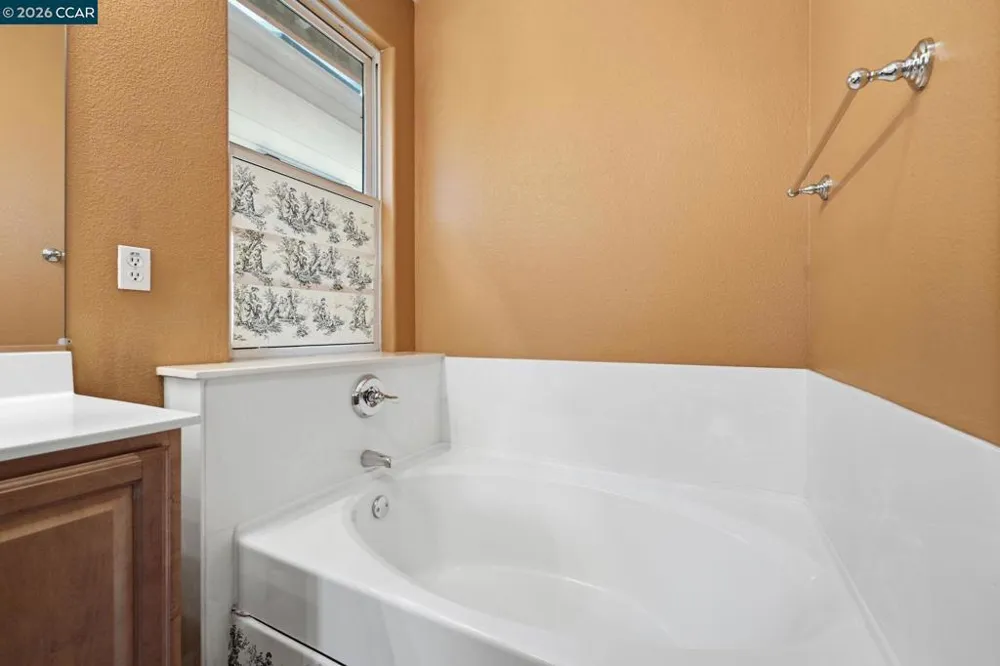 2147 Tsushima St Hercules, CA 94547
