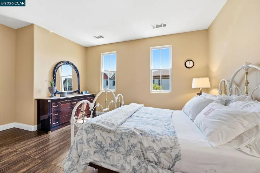2147 Tsushima St Hercules, CA 94547