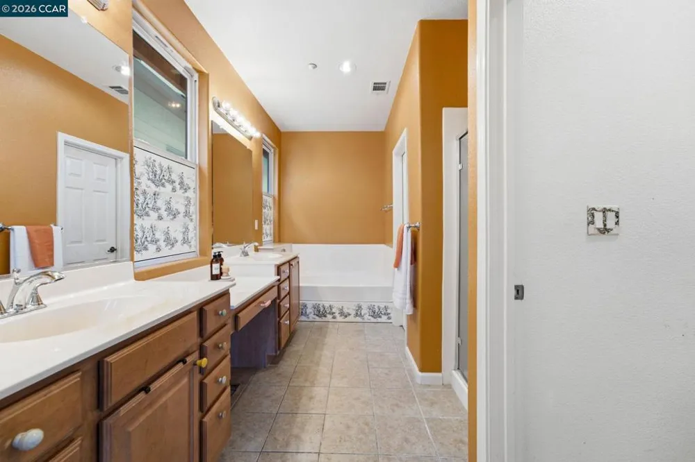 2147 Tsushima St Hercules, CA 94547