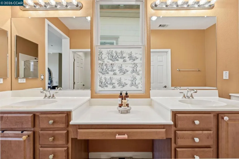 2147 Tsushima St Hercules, CA 94547