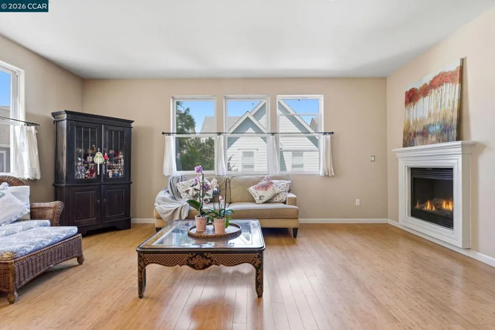 2147 Tsushima St Hercules, CA 94547
