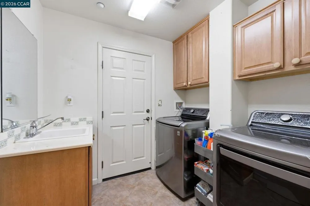 2147 Tsushima St Hercules, CA 94547